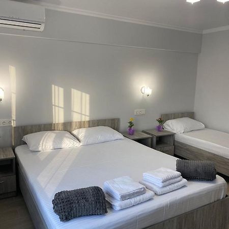 Гостевой Дом Атакар Hotel Gagra Exterior photo