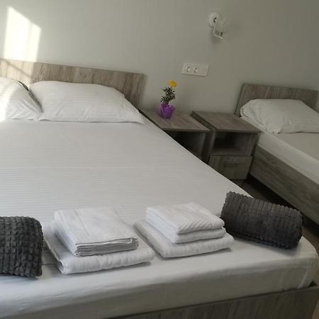 Гостевой Дом Атакар Hotel Gagra Exterior photo